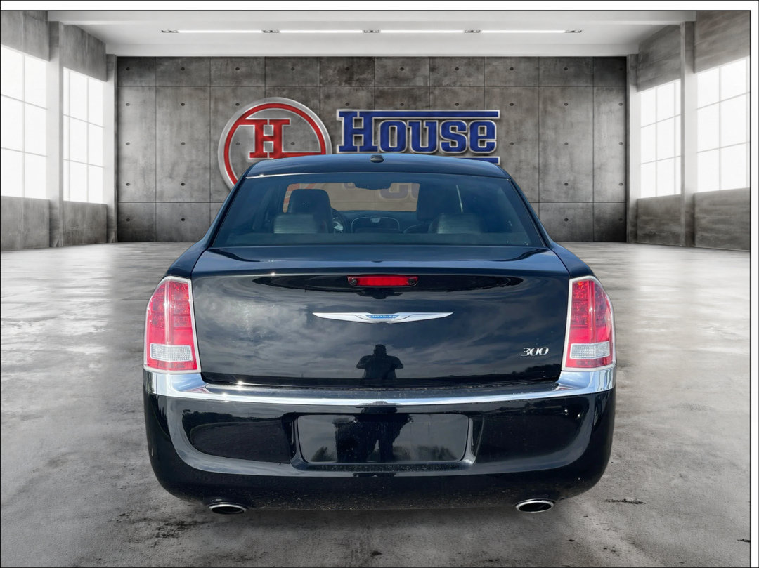 Used 2014 Chrysler 300 w/ Driver Convenience Group RWD image 6