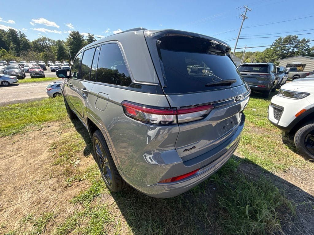 New 2027 Jeep Grand Cherokee Limited AWD/4WD image 3