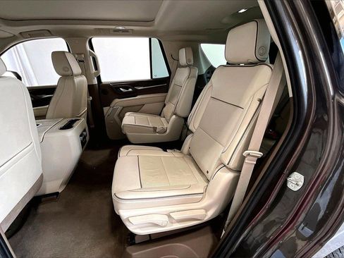 Used 2021 GMC Yukon Denali w/ Denali Premium Package image 24