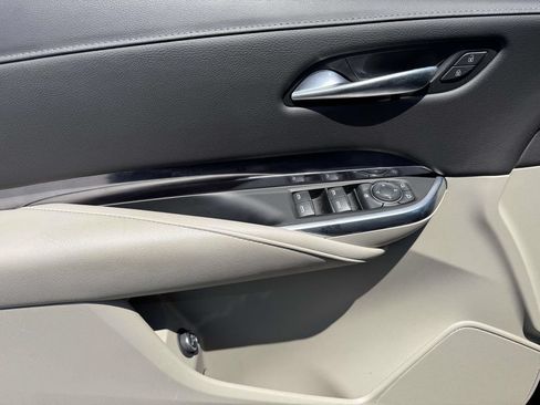 Used 2022 Cadillac XT4 Luxury w/ Cold Weather Package AWD/4WD image 19