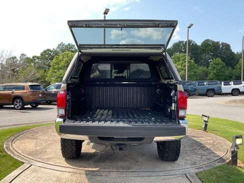 Used 2019 Toyota Tacoma TRD Off-Road AWD/4WD image 25