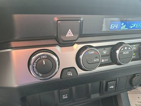 Used 2022 Toyota Tacoma SR image 56