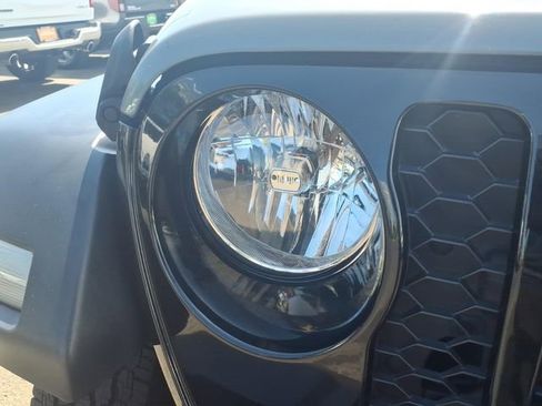 Used 2023 Jeep Gladiator Sport AWD/4WD image 12
