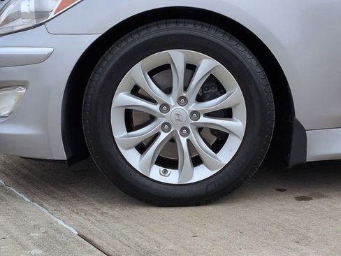 Used 2013 Hyundai Genesis 3.8 image 10