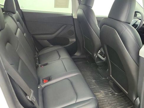 Used 2022 Tesla Model Y Long Range image 24