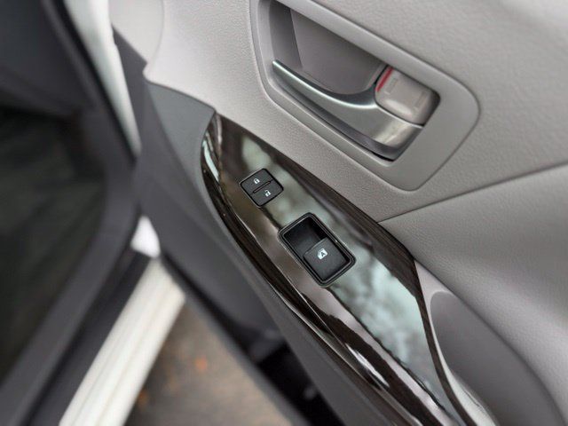 Used 2015 Toyota Sienna XLE w/ XLE Navigation Package FWD image 18
