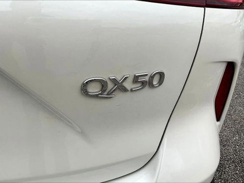 Certified 2019 INFINITI QX50 Luxe w/ Navigation Package AWD/4WD image 23
