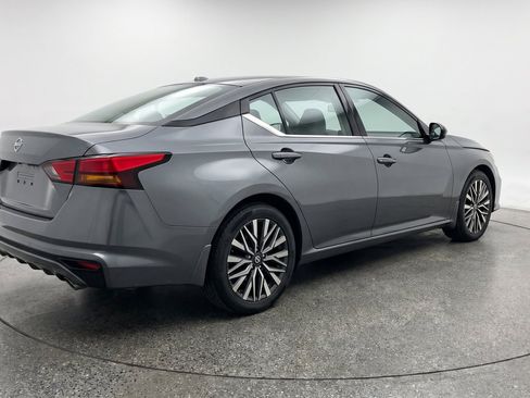 Used 2025 Nissan Altima 2.5 SV FWD image 9