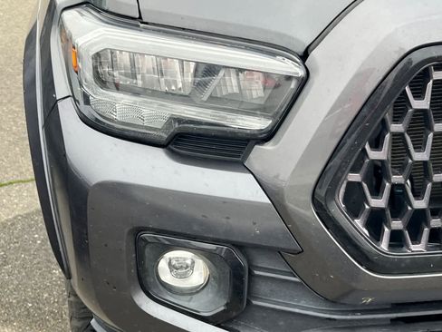 Used 2022 Toyota Tacoma Limited image 8