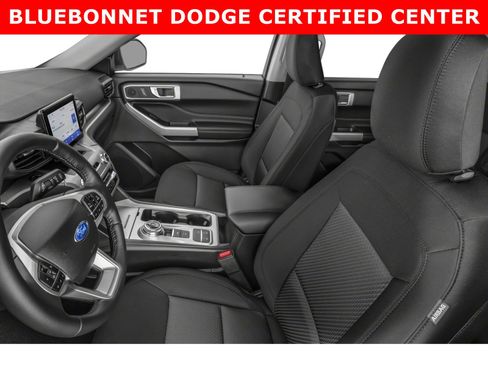 Used 2023 Ford Explorer XLT w/ Equipment Group 202A RWD image 6