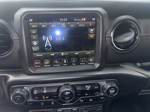 Used 2022 Jeep Gladiator Overland image 25