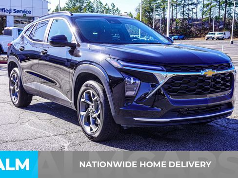 Used 2025 Chevrolet Trax LT w/ LT Convenience Package image 5