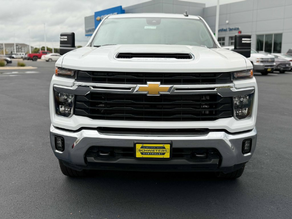 Used 2024 Chevrolet Silverado 3500 LT w/ Convenience Package AWD/4WD image 2