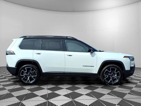 New 2026 Jeep Cherokee Overland image 3