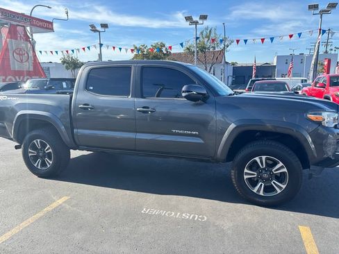Used 2018 Toyota Tacoma TRD Sport w/ Technology Package RWD image 3