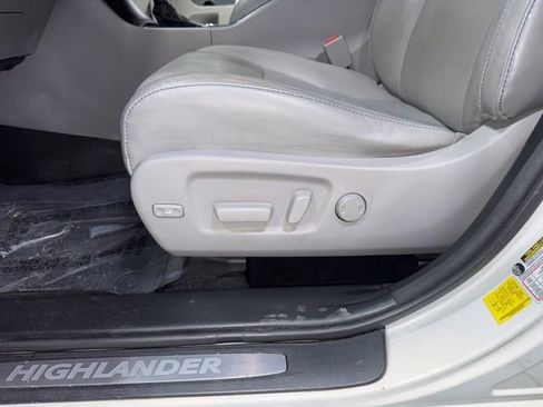 Used 2016 Toyota Highlander Limited Platinum AWD/4WD image 9