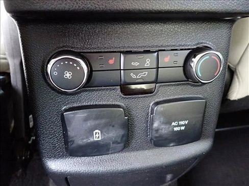 Used 2019 Ford Explorer Platinum image 11