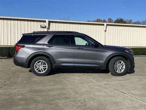 New 2025 Ford Explorer Active image 2