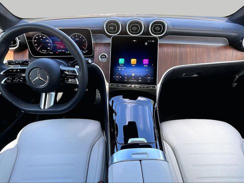 Used 2025 Mercedes-Benz GLC 300 4MATIC image 16