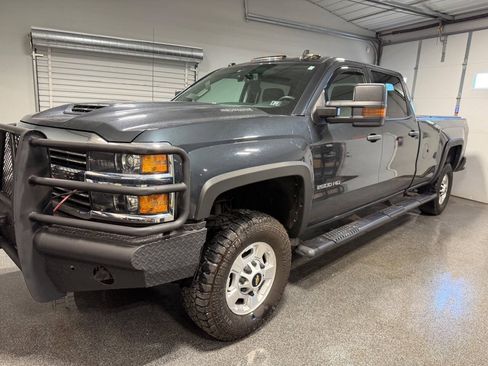 Used 2017 Chevrolet Silverado 2500 W/T w/ WT Convenience Package AWD/4WD image 2