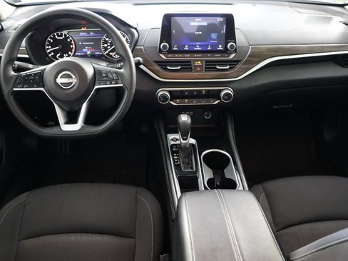 Used 2023 Nissan Altima 2.5 SV FWD image 2
