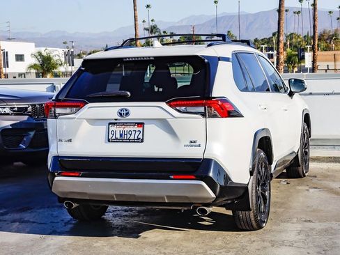 Used 2024 Toyota RAV4 SE image 9