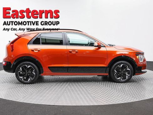Used 2023 Kia Niro Wind w/ Wind Preserve Package FWD image 4