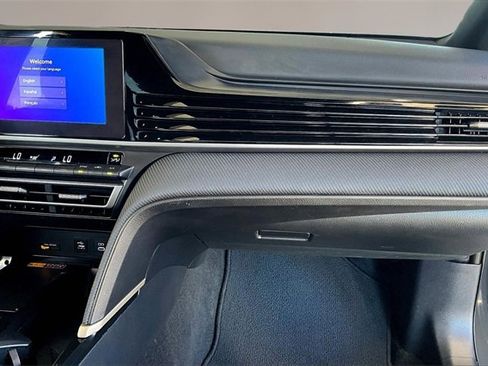 Used 2025 Toyota Camry SE image 21