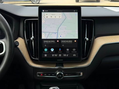 Certified 2026 Volvo XC60 B5 Plus AWD/4WD image 15