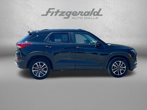 Used 2025 Chevrolet TrailBlazer LT AWD/4WD image 3