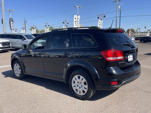 Used 2019 Dodge Journey SE w/ Connectivity Group FWD image 4