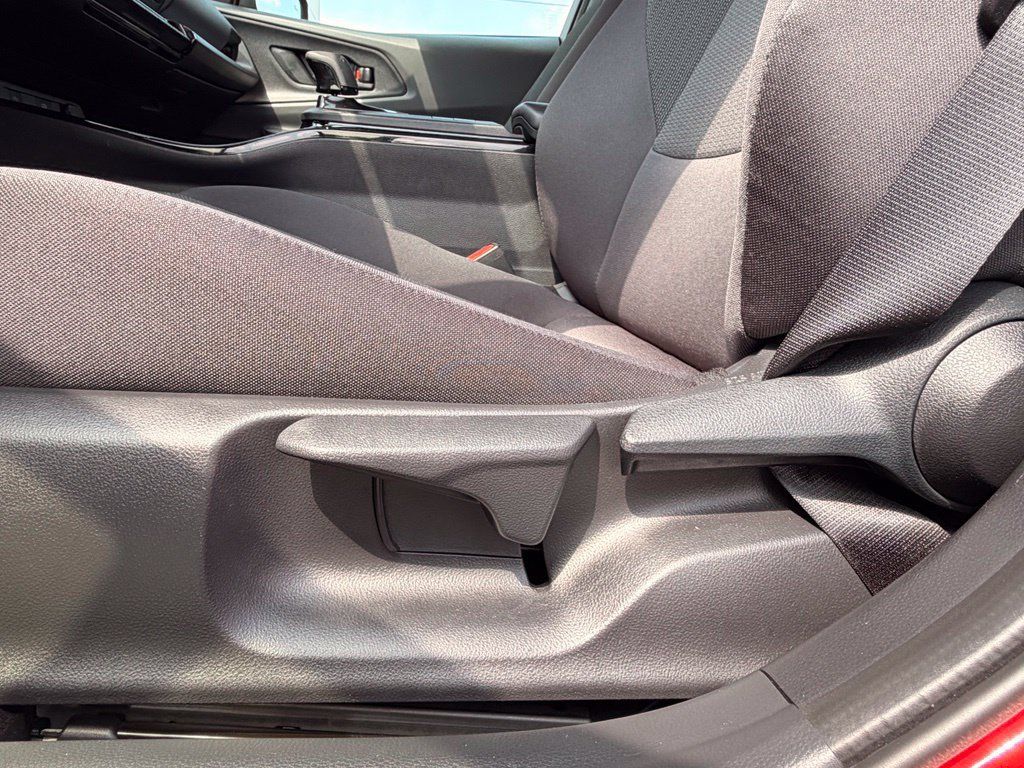 Used 2026 Toyota Prius LE FWD image 11