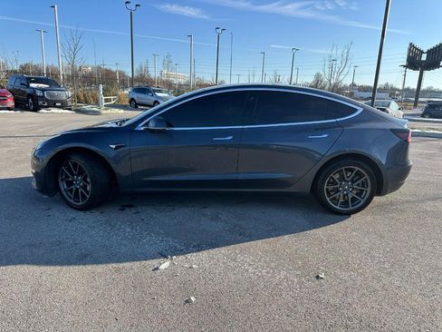 Used 2018 Tesla Model 3 Mid Range image 2