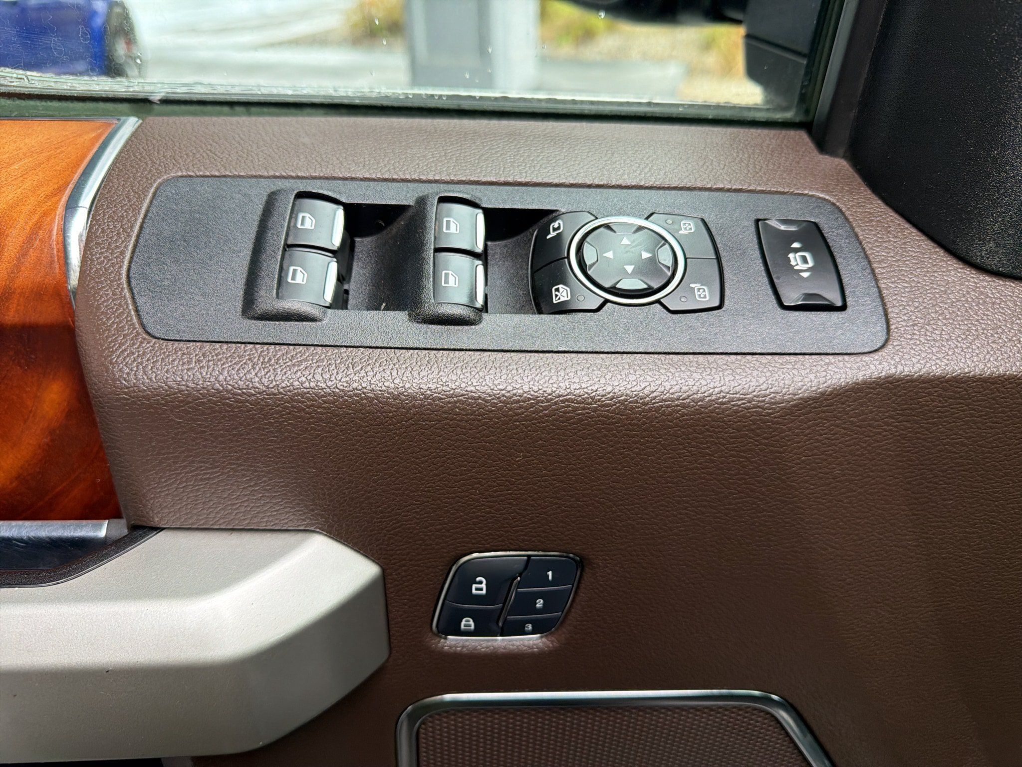 Used 2017 Ford F350 King Ranch w/ King Ranch Ultimate Package AWD/4WD image 25
