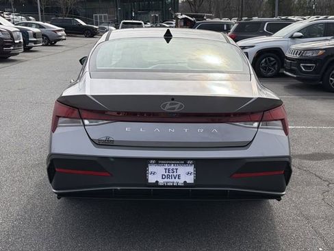 New 2026 Hyundai Elantra SE FWD image 6