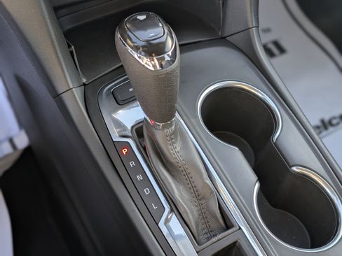 Used 2021 Chevrolet Equinox LT image 22