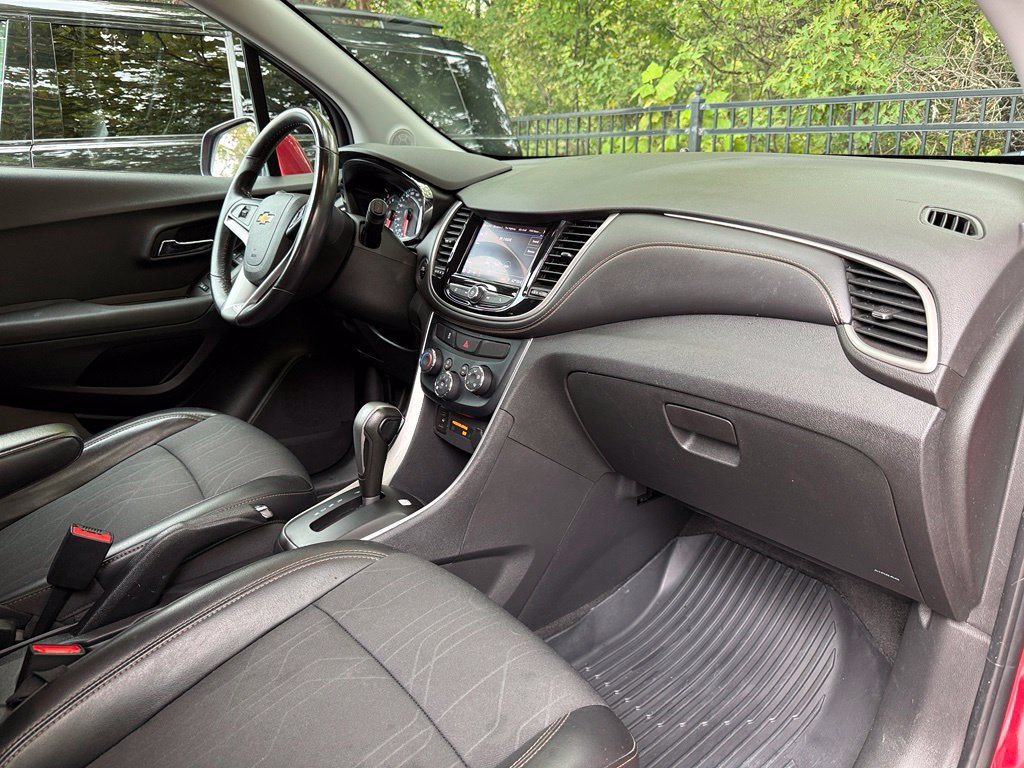 Used 2020 Chevrolet Trax LT w/ Driver Confidence Package FWD image 34