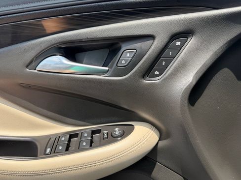 Used 2019 Buick Envision Essence FWD image 30