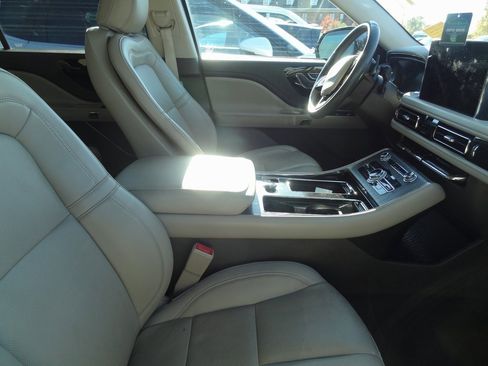 Certified 2022 Lincoln Aviator Reserve w/ Elements Package Plus image 8