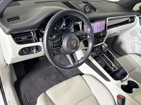 Certified 2023 Porsche Macan AWD/4WD image 4