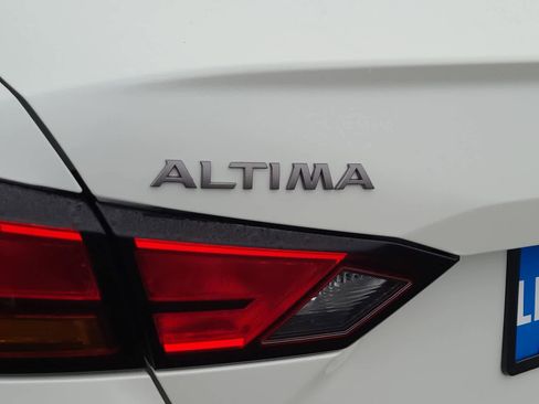 Used 2023 Nissan Altima 2.5 SV image 15