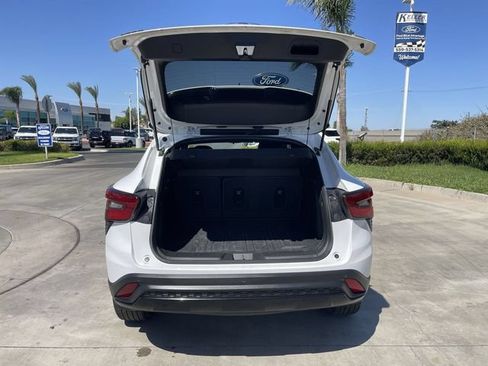 Used 2025 Chevrolet Trax RS w/ Driver Confidence Package FWD image 24