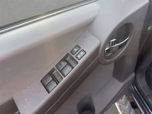 Used 2013 Nissan Xterra S image 12