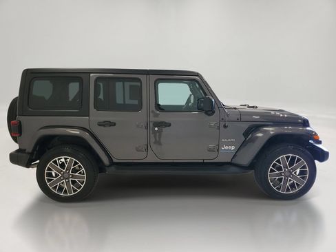 Used 2023 Jeep Wrangler Unlimited Sahara w/ Cold Weather Group AWD/4WD image 4