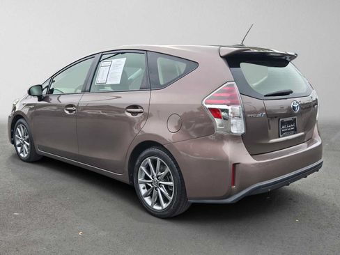 Used 2017 Toyota Prius V Five w/ Advanced Technology Package FWD image 5