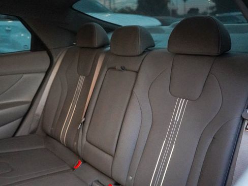 Certified 2022 Hyundai Elantra SEL w/ Convenience + Premium Package image 18