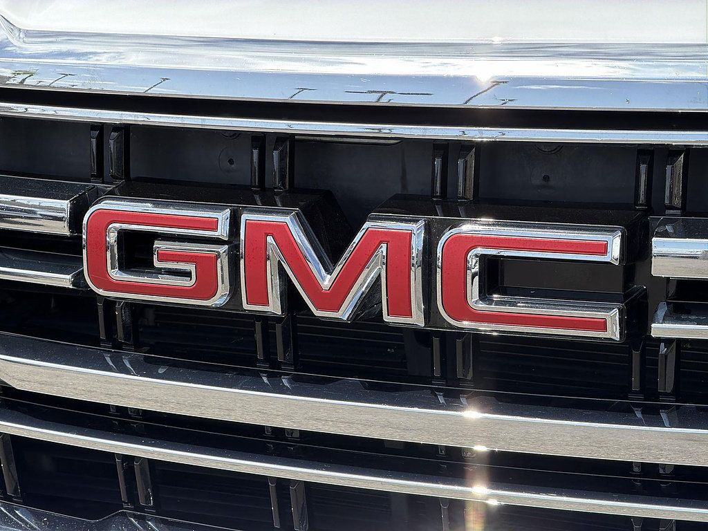 Used 2024 GMC Yukon SLT RWD image 30
