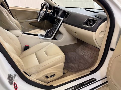 Used 2015 Volvo V60 T5 Premier Plus image 26