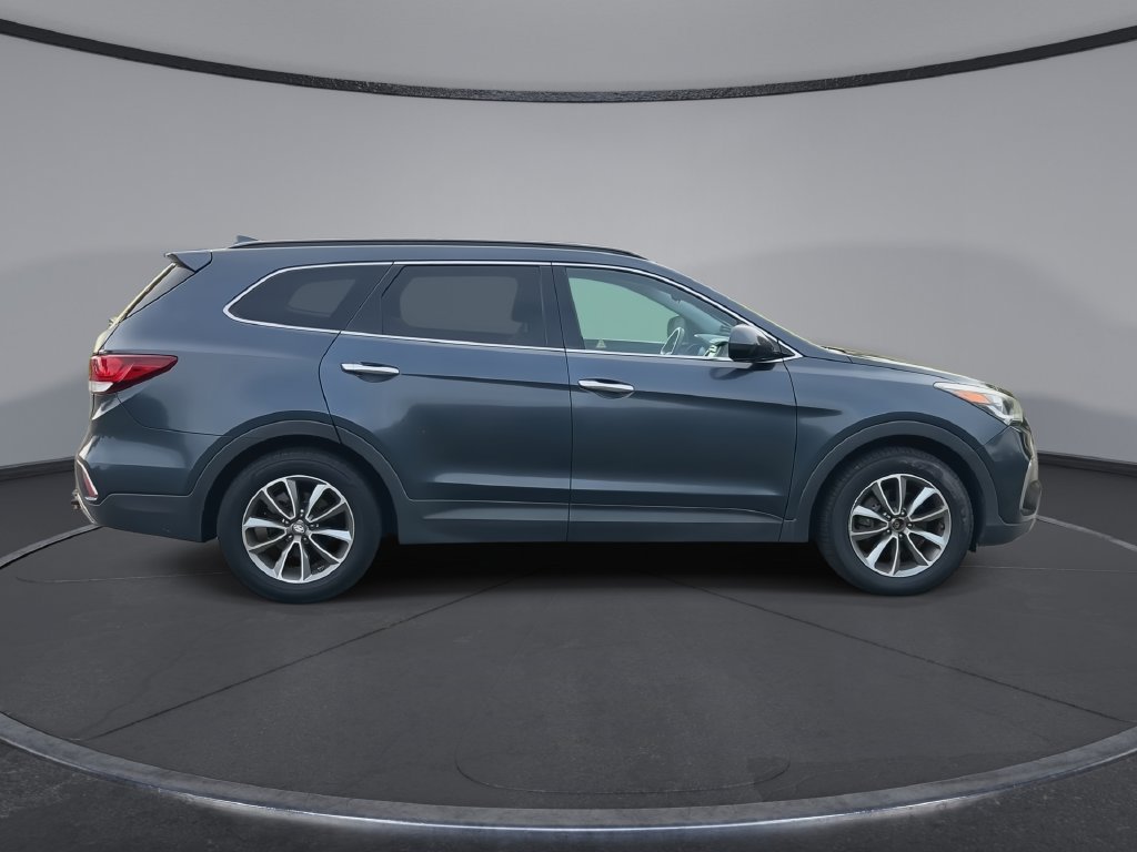 Used 2017 Hyundai Santa Fe SE FWD image 9