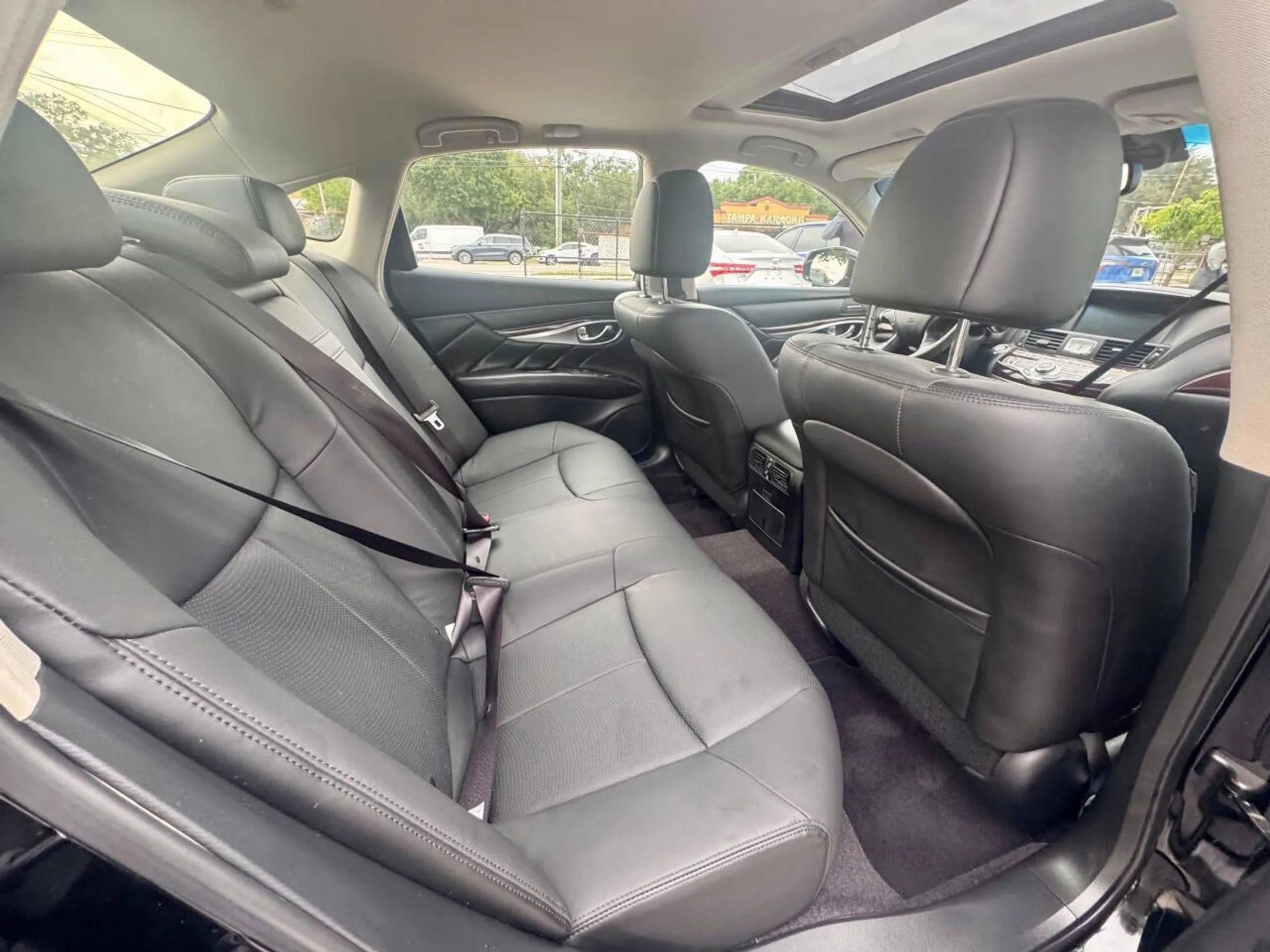 Used 2019 INFINITI Q70 Luxe RWD image 17